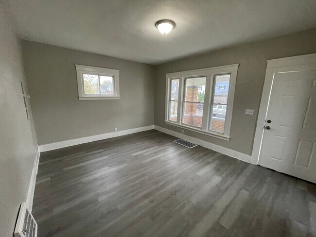 Building Photo - 1733-1737 Long Ave