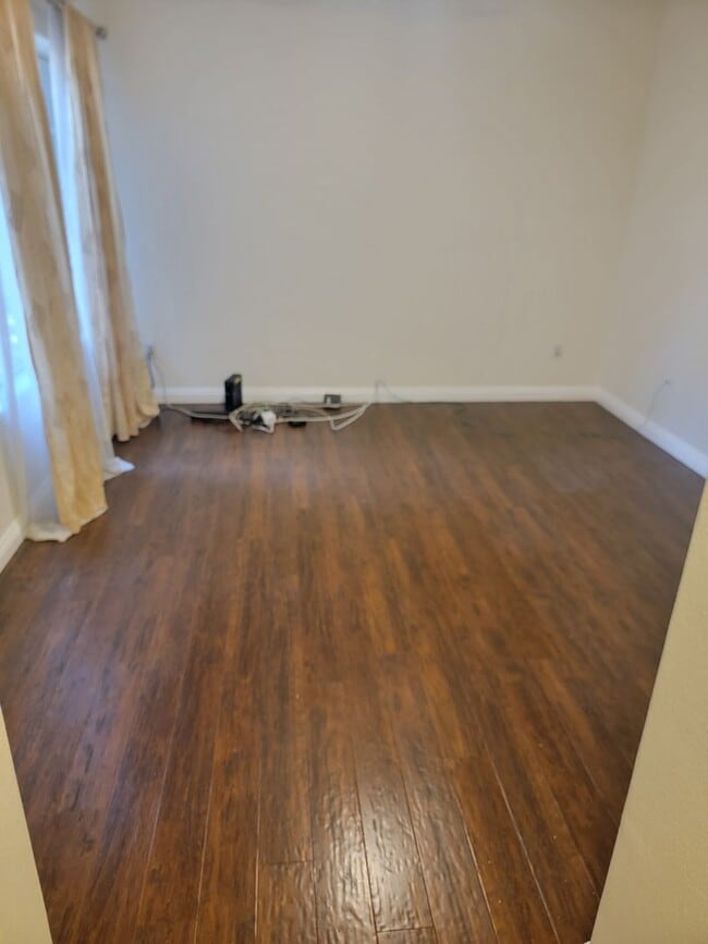 Building Photo - Ground Level 2 Bed/2 Bath Condo