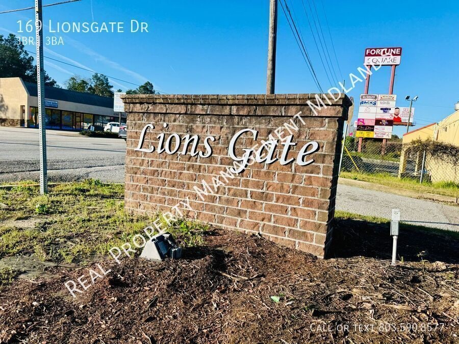 Primary Photo - 169 Lionsgate Dr
