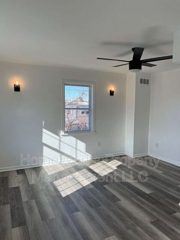 Building Photo - 800 Stoll St