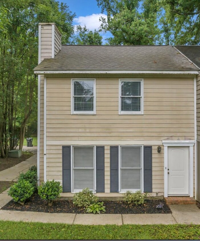 Foto principal - 5200 Forsyth Rd
