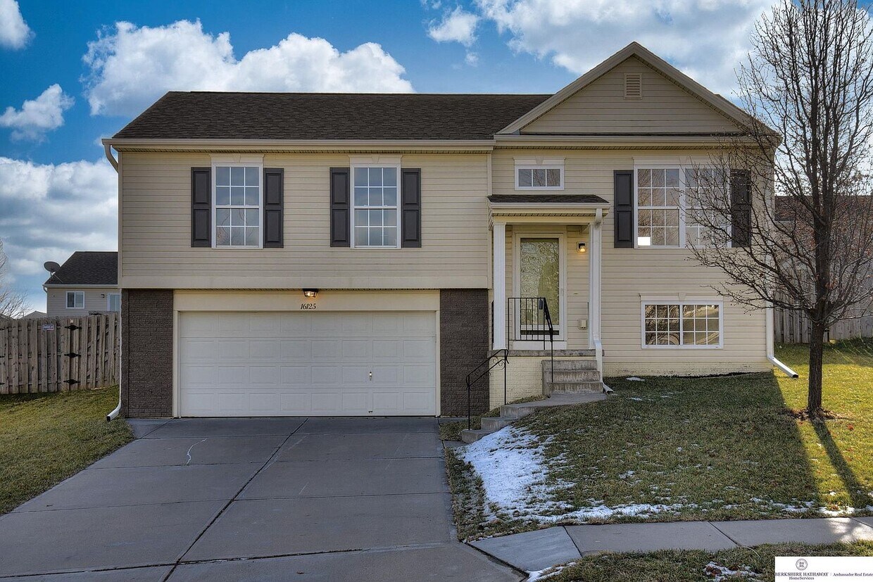 Foto principal - 16125 Willow St