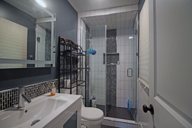 Foto del edificio - Beautifully updated 'Tonka rental available! 3 beds 2 baths in Royal Hills!