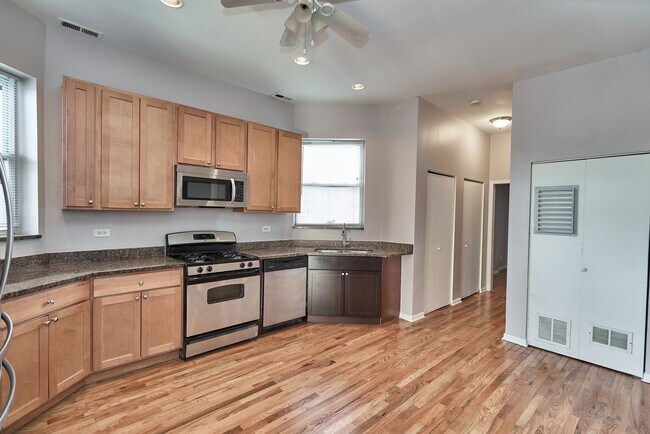 Foto del edificio - 4432 S Prairie Ave