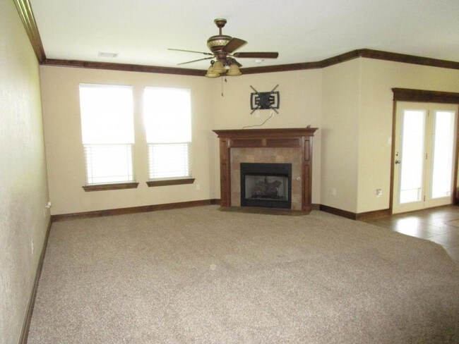 Building Photo - 506 Lantana