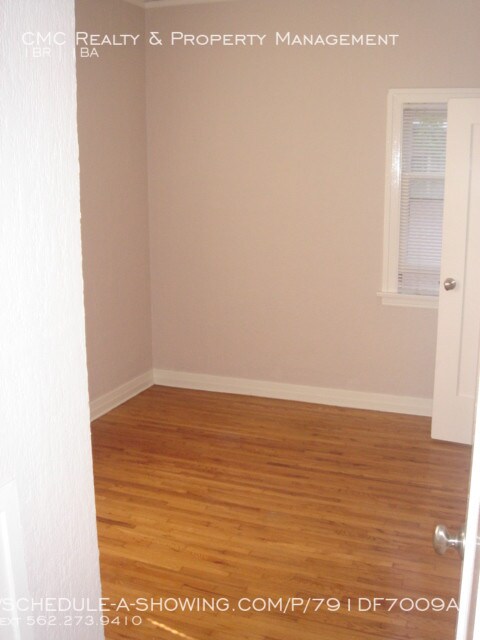 Foto del edificio - 3324 E 8th St