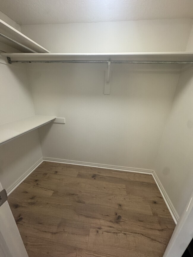 Building Photo - 1122 E 300 S