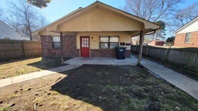 Building Photo - 921 Callie Ave