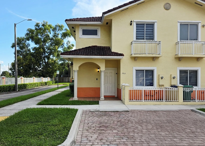Photo - 7422 NW 182nd St (Hialeah, FL)