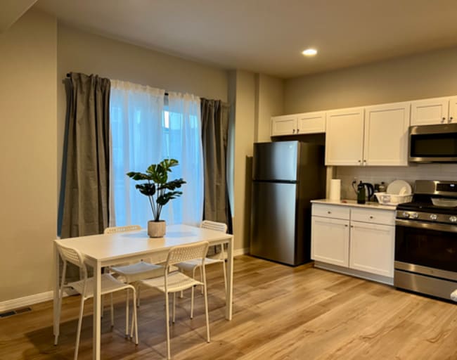 Photo - 5235 Aeroglide Lp House