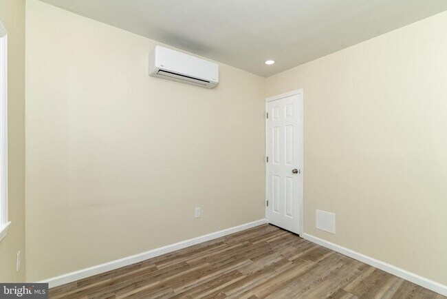 Building Photo - 505 Rand St