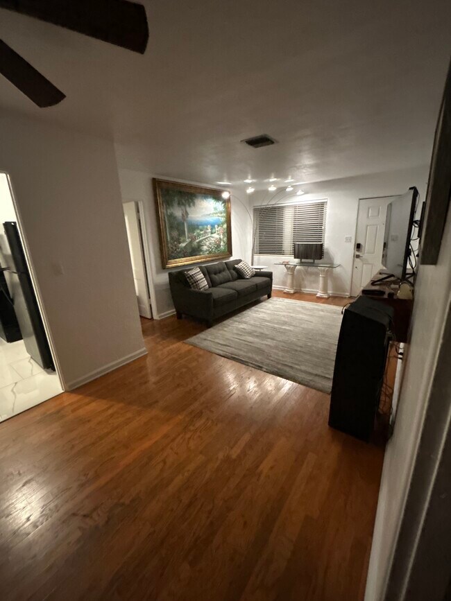 Foto del edificio - 2121 Stanley St