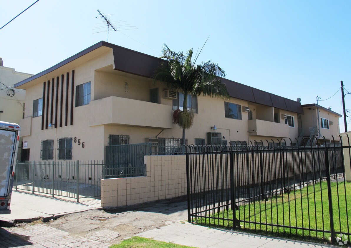 Foto principal - 856 W 42nd Pl