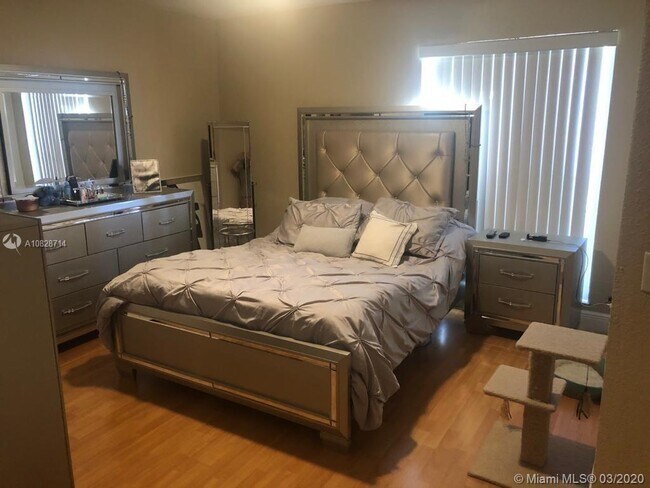Foto del edificio - 7204 Fairway Dr
