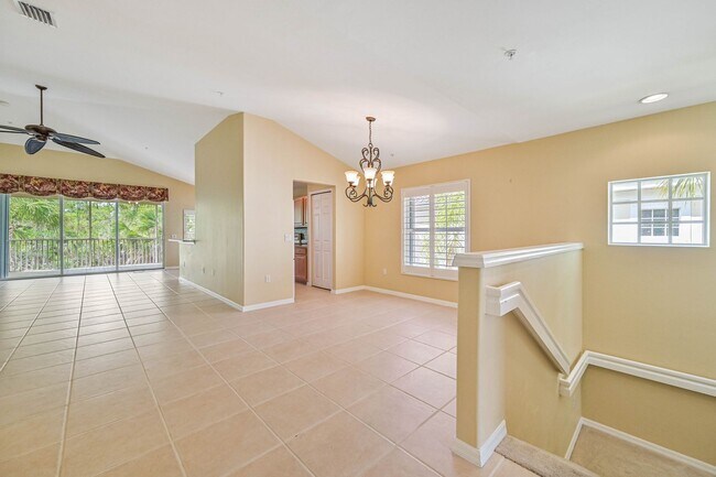 Building Photo - ** 2 Bed + Den Townhome in Naples ~ 1 Car ...