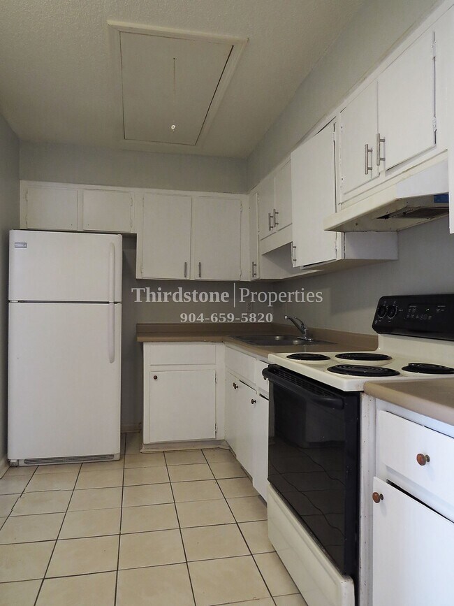 Foto del edificio - 8124 San Jose Manor Dr E APT 3, Jacksonvil...