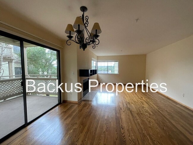 Building Photo - Beautiful two bedroom unit set in hills of Del Rey Oaks