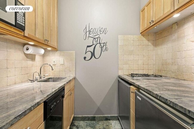 Building Photo - 350 W 50th St