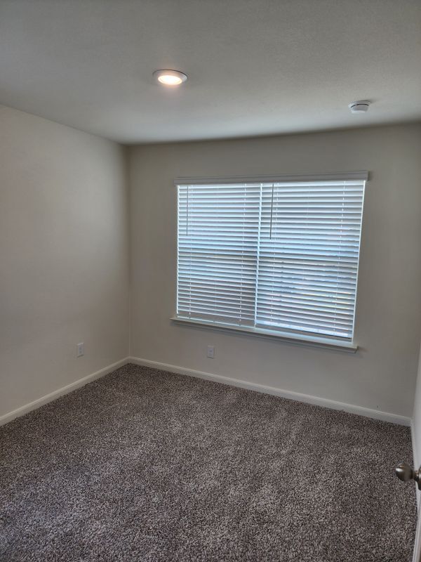 Building Photo - 304 Marsh Ln