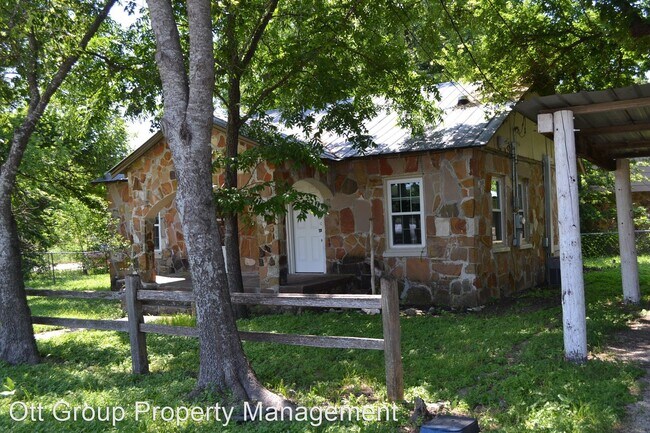 Building Photo - 2 br, 1 bath House - 408 E. North Ave.
