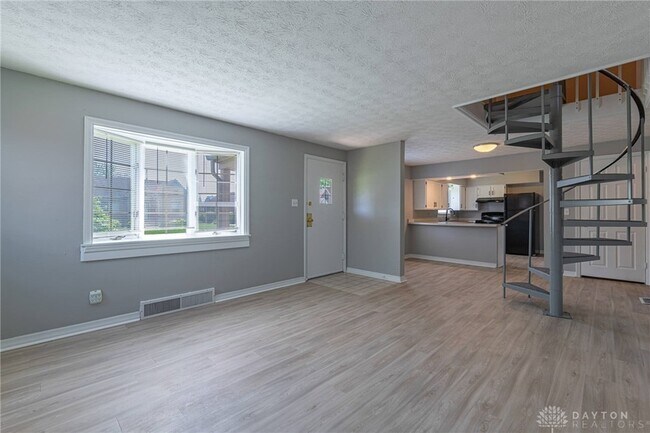 Foto del edificio - 521 Oakview Dr