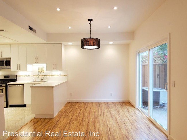 Building Photo - 3 br, 2.5 bath House - 226 Chalet Woods Place