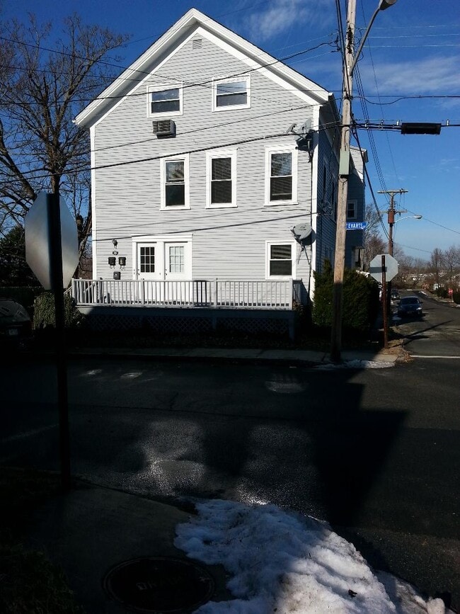 Building Photo - 36 Evarts St