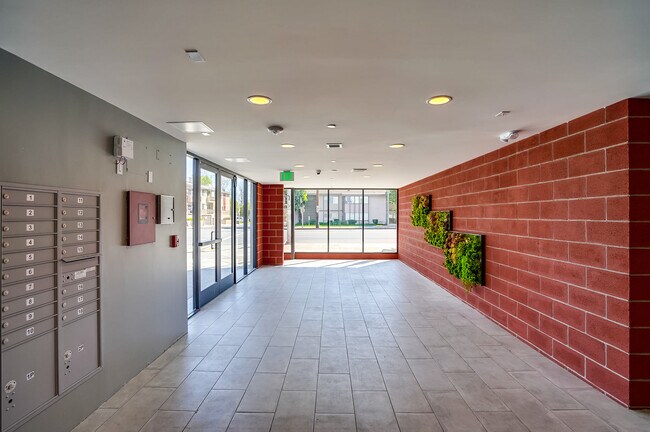 Foto del edificio - Tyrone Villas at Van Nuys