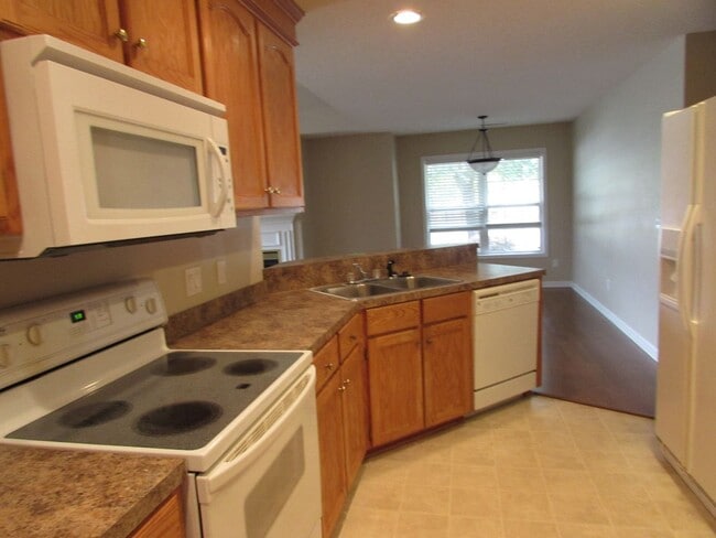 Building Photo - Available in September, Close to Shaw AFB!