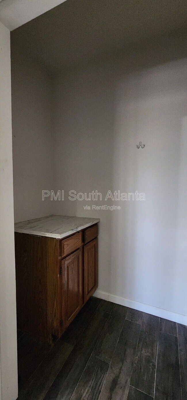 Foto del edificio - 755 Castlebrooke Way SE