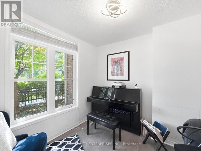 Building Photo - 112 Harbourside Dr