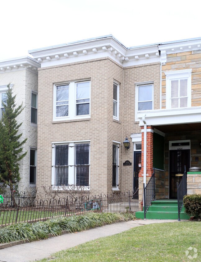 Primary Photo - 1223 S NW