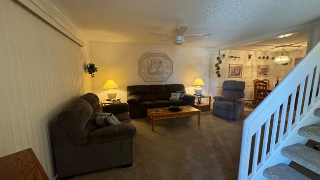 Building Photo - Furnished Condo w/ Community Pool!