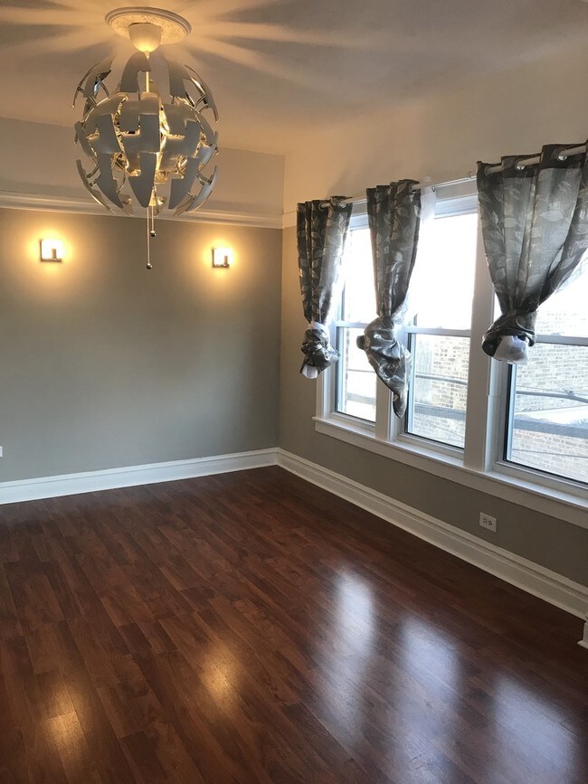 Foto del edificio - 1540 N Hamlin Ave