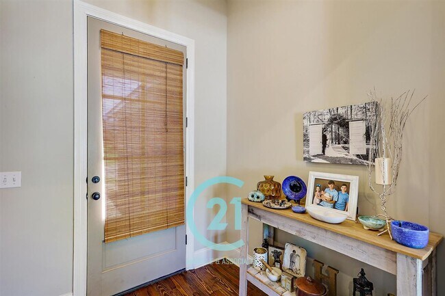 Building Photo - Beautiful 4 bedroom, 2 bathroom house in B...