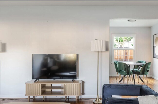 Foto del edificio - 251 C St