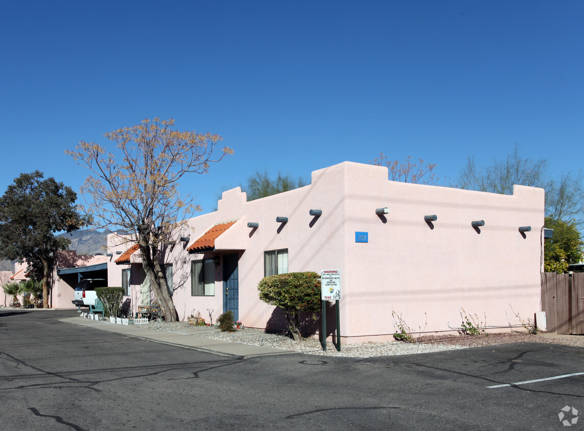 Primary Photo - 3525 E Flower St