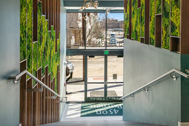 Building Photo - 45 Burnett St