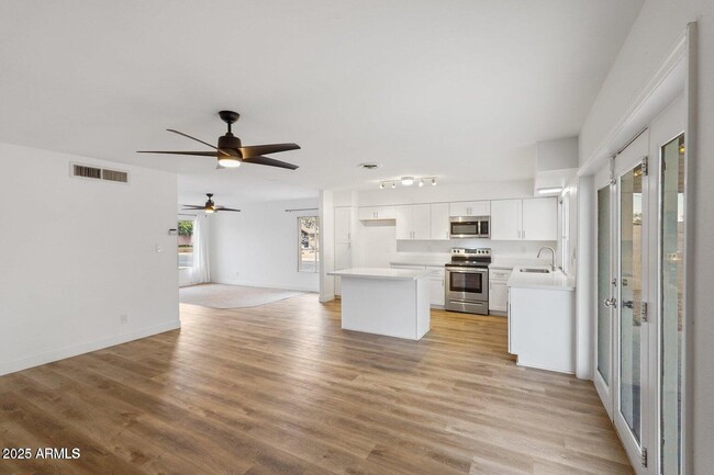 Building Photo - 3701 W Evans Dr