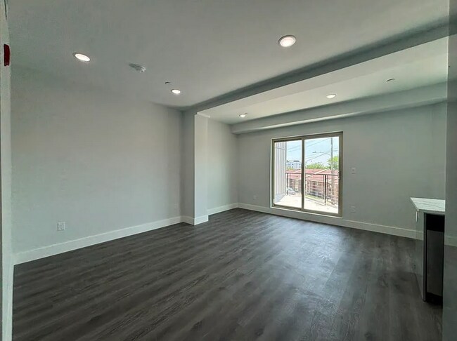 Foto del edificio - 675 N 41st St