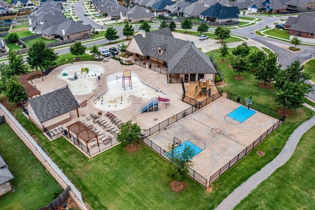 Building Photo - Great home in The Grove