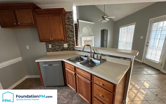 Building Photo - 4087 Sidlehill Dr