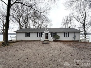 Building Photo - 3628 Brooks Ln