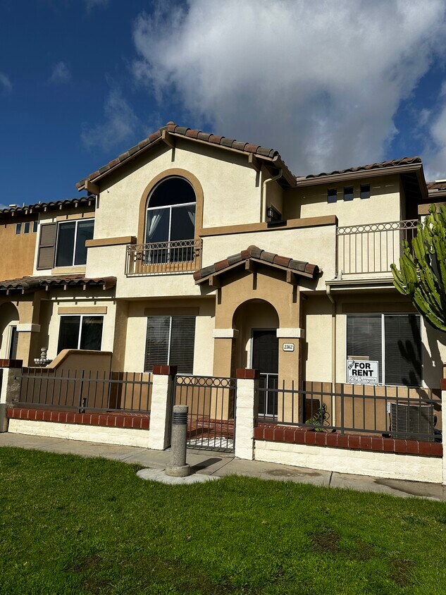 2362 Sunningdale Dr, Tustin, CA 92782 Townhouse for Rent in Tustin
