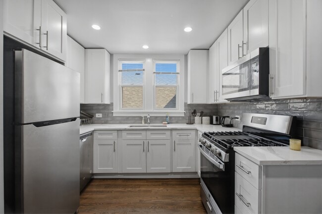 Building Photo - 2430 N Normandy Ave