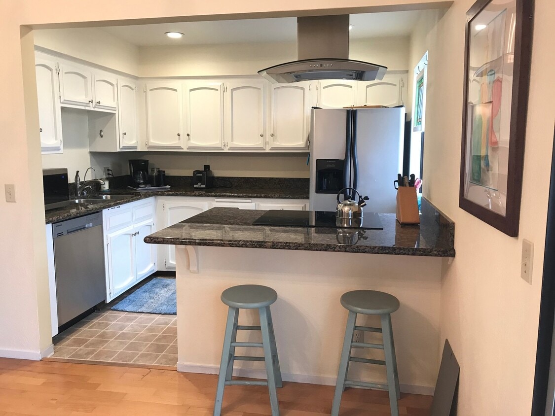 Condo in Grover Heights! Great Location - Condo in Grover Heights!  Great Location