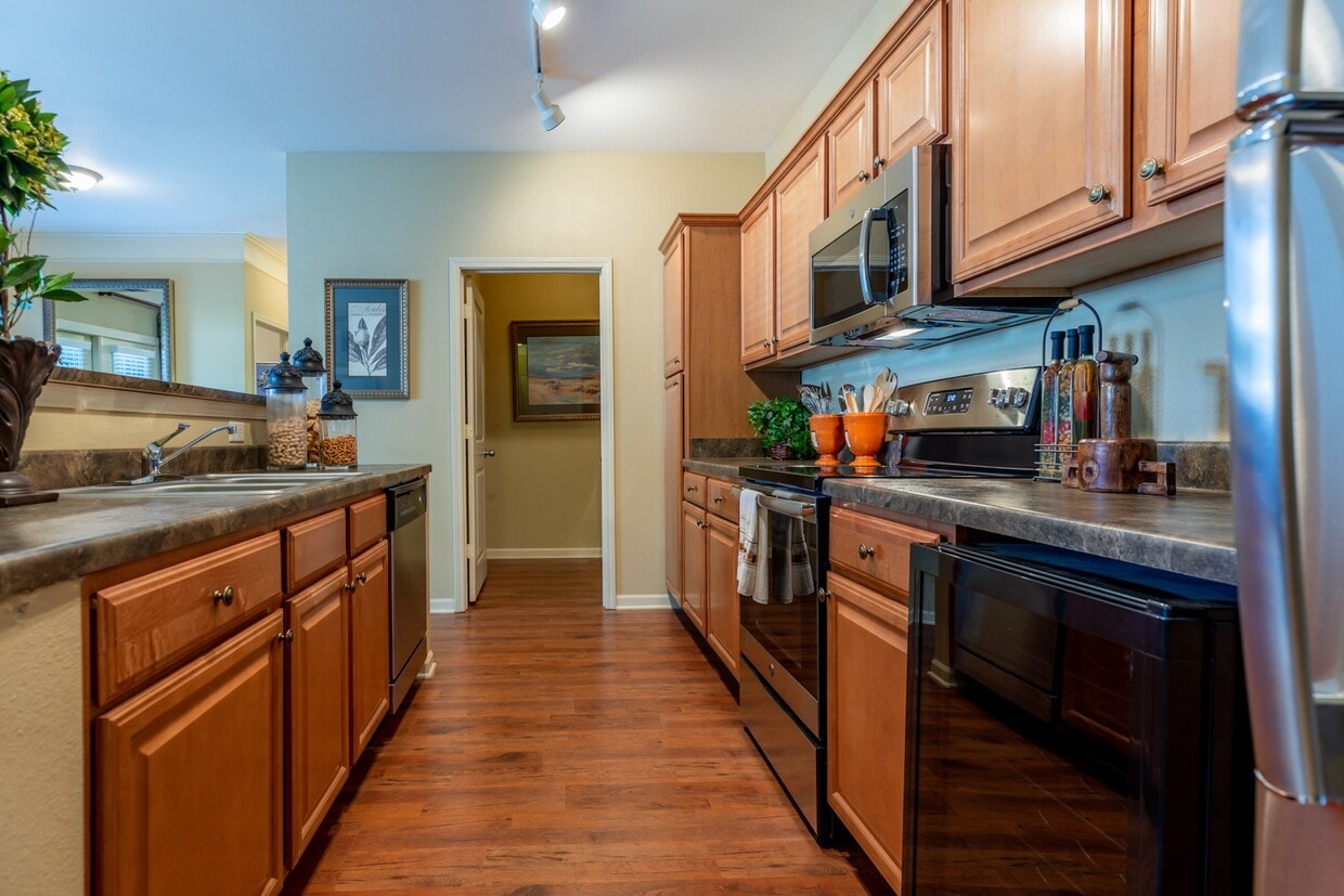 Avignon Apartment Homes Apartments in Olathe, KS