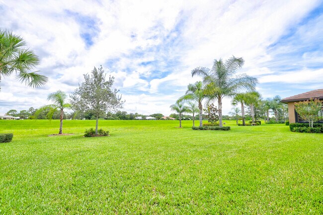 Foto del edificio - 828 SE Villandry Way