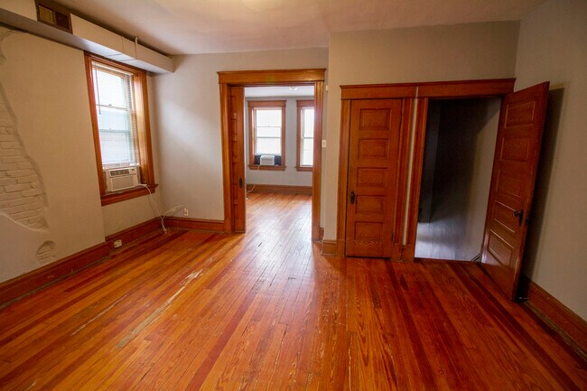 Building Photo - 3407 Winnebago St