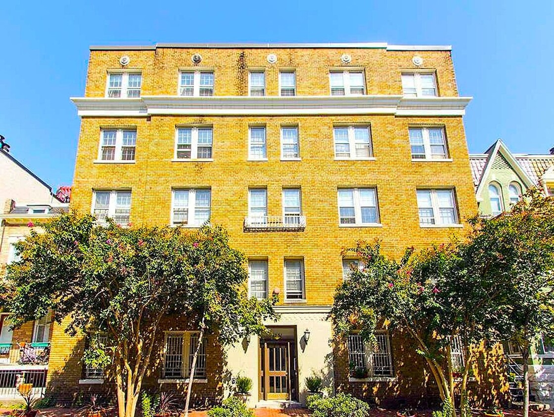 Foto principal - Dupont's Charming 1 Bedroom Condo W/D & Ro...